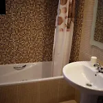 Stunning Attached House With Shared Pool, 3' To The Дом отдыха *
