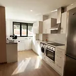 Stunning Attached House With Shared Pool, 3' To The Дом отдыха Бенальмадена