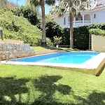 Stunning Attached House With Shared Pool, 3' To The Дом отдыха