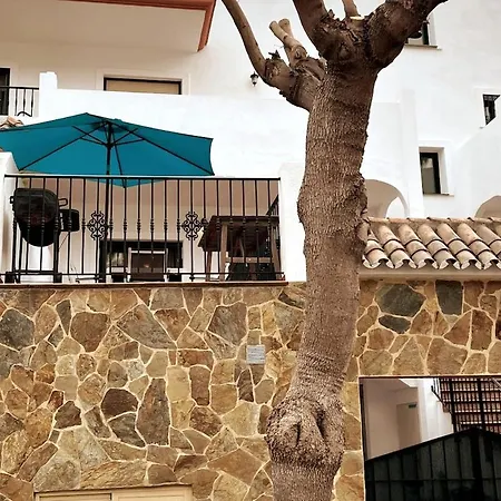Stunning Attached House With Shared Pool, 3' To The Дом отдыха Бенальмадена