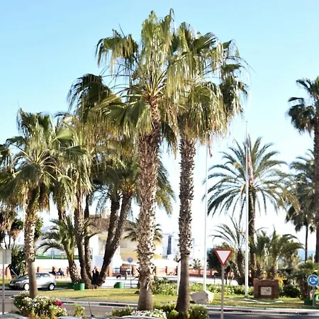 Dom wakacyjny Stunning Attached House With Shared Pool, 3' To The Benalmádena