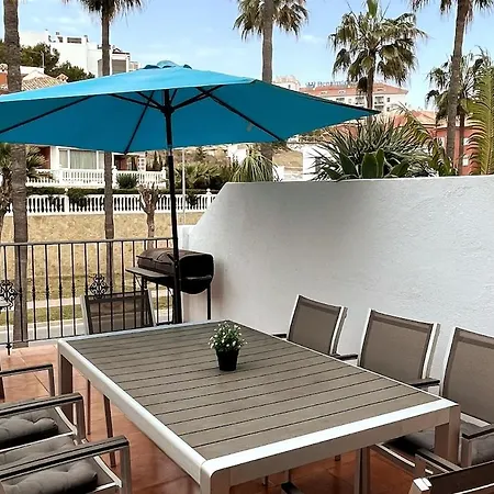 Stunning Attached House With Shared Pool, 3' To The Benalmádena