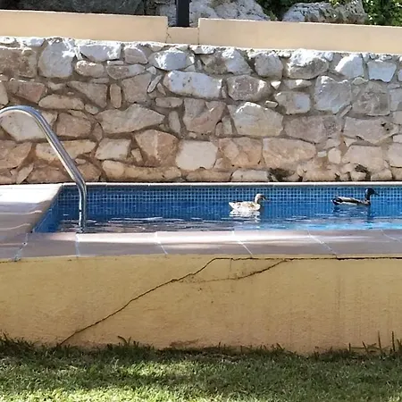 Stunning Attached House With Shared Pool, 3' To The Dom wakacyjny Benalmádena